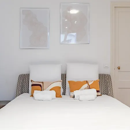 Beautiful 3 Bedroom With Balcony In Le Marais & Bastille On Foot Apartment
