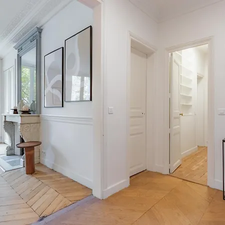 Beautiful 3 Bedroom With Balcony In Le Marais & Bastille On Foot Apartment