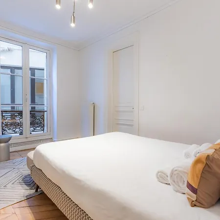 Beautiful 3 Bedroom With Balcony In Le Marais & Bastille On Foot Apartment