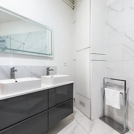 Beautiful 3 Bedroom With Balcony In Le Marais & Bastille On Foot Apartment